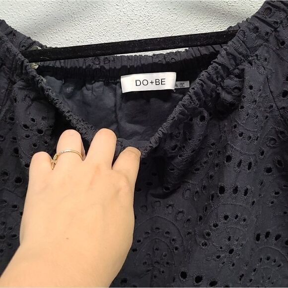 Do+BeāāEmbroideredāScallopedĀ CroppedāTopāSizeāSmall - Picture 6 of 6